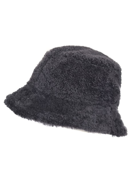 Szara czapka typu "bucket hat"