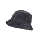 Szara czapka typu "bucket hat"
