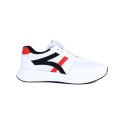 Białe oddychające buty sportowe