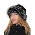 Czapka zimowa z pomponem w kolorze czarnym