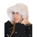 Elegancka damska czapka zimowa w białym kolorze